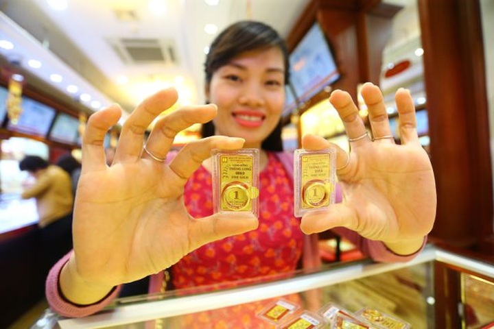 Giá vàng bất ngờ giảm mạnh 400.000 đồng mỗi lượng - 1