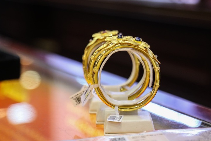 Giá vàng bật tăng sau phiên sụt giảm, chênh lệch 2 triệu đồng/lượng - 1