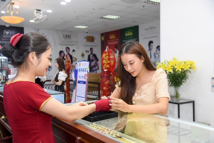 Giá vàng biến hóa linh hoạt, nhà vàng kích thích đầu tư - 1