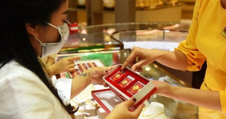 Giá vàng giảm sâu, xuất hiện lệnh chốt lời - 1