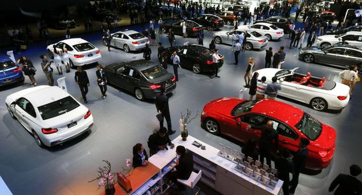 Giá xe xuống đáy, dân buôn ô tô kêu trời vì hàng tồn kho - 1