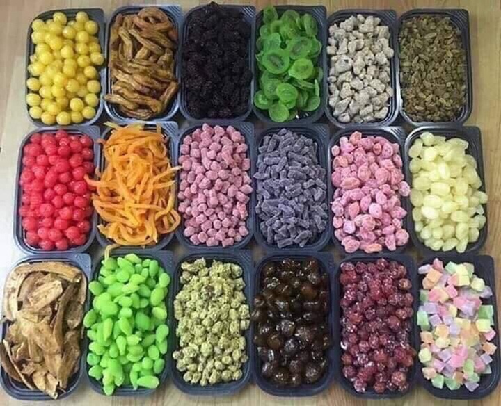 Các loại hoa quả sấy, mứt Trung Quốc đang được rao bán tràn ngập trên thị trường