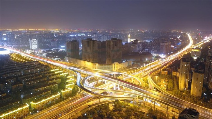 Giật sập 4 cao ốc bỏ hoang 20 năm trên đất vàng lúc nửa đêm - 6