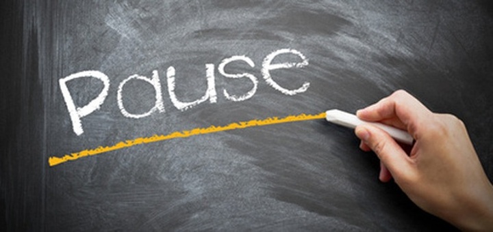 Giới địa ốc thi nhau “ngủ đông”, cả nghìn doanh nghiệp tạm ngừng hoạt động - 1