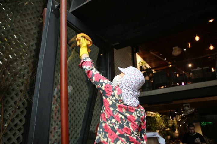 Hà Nội: Các cơ sở kinh doanh tất bật dọn dẹp để mở cửa trở lại - 4