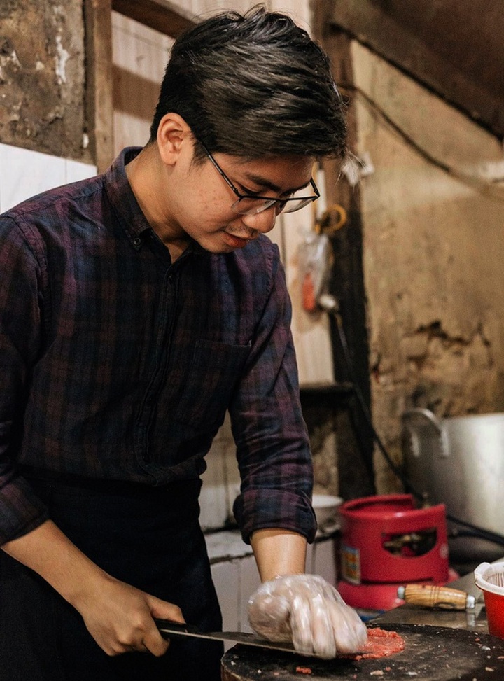 Hà Nội dừng cách ly xã hội: Chủ hàng phở dậy từ 2 giờ, thái thịt xuyên đêm - 3