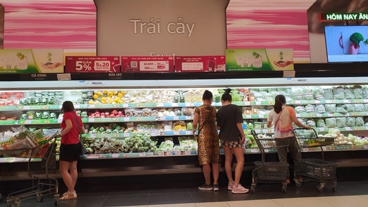 Hà Nội: Hàng hoá đầy kệ, giá cả không biến động sau tin dữ Covid-19 - 5