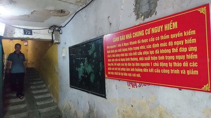 Hà Nội: Người dân bám trụ tại chung cư cũ nát đến bao giờ? - 1