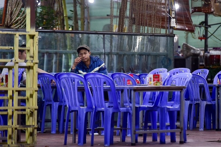 Hà Nội: Quán nhậu đìu hiu vắng khách, thất thu sau Nghị định 100 - 12