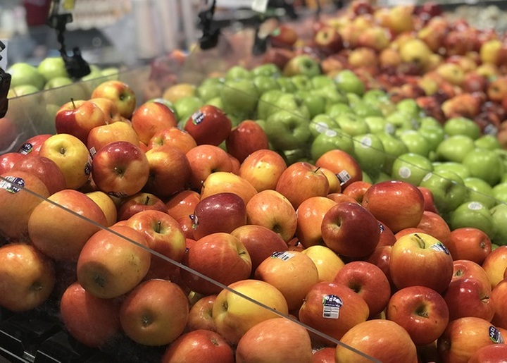 Hà Nội sau 1 tuần cách ly xã hội: Hàng hóa ngập tràn, khách thỏa sức mua - 2