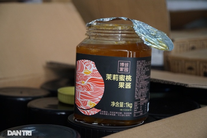 Hà Nội: Thu giữ hơn 4 tấn nguyên liệu trà sữa không rõ nguồn gốc - 4