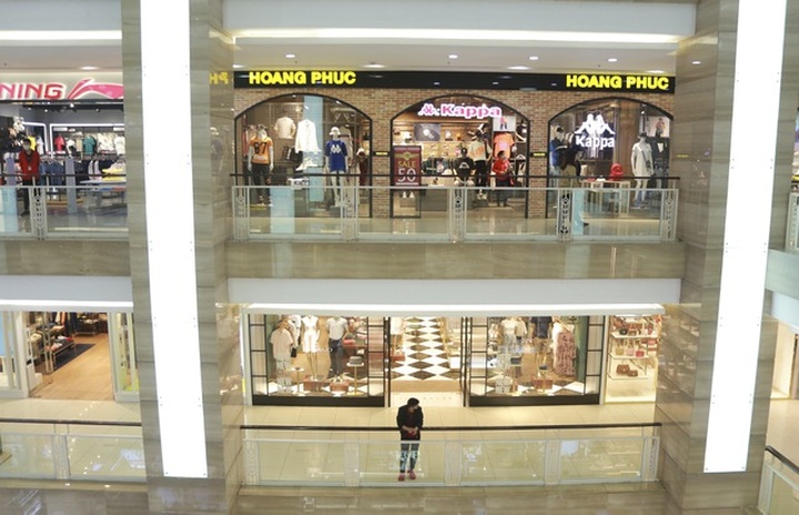 Hà Nội: Trung tâm thương mại vắng khách như đang.... cách ly xã hội! - 4