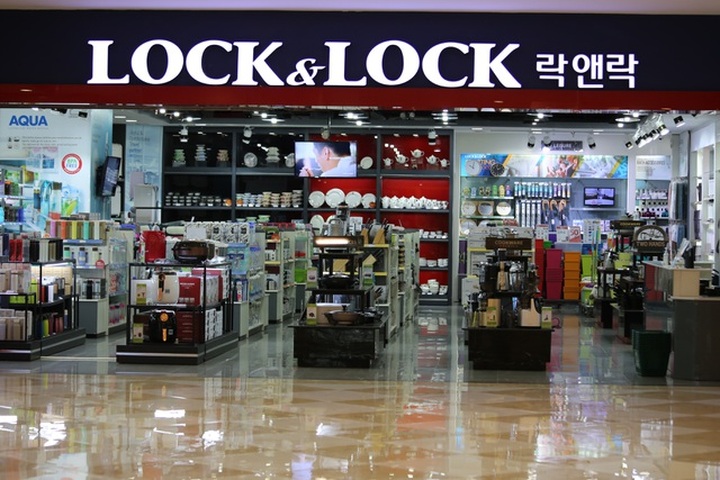 Hà Nội: Trung tâm thương mại vắng khách như đang.... cách ly xã hội! - 5