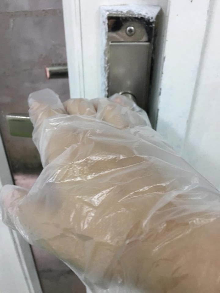 Hài hước chuyện dân chung cư chỉ nhau cách phòng tránh dịch virus corona - 7
