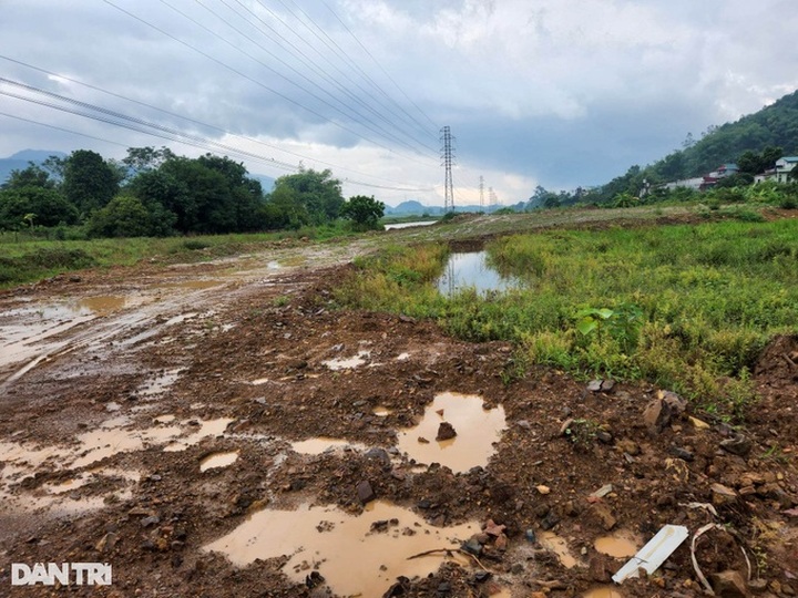 Ham rẻ mua đất có đường điện cao thế đi qua, chủ đất rao bán nửa giá vẫn ế - 2