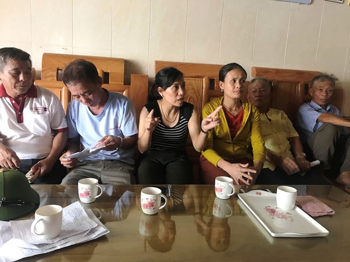 Người dân xã Cẩm Nhượng bức xúc phản ánh vì vô lý bị cắt điện.