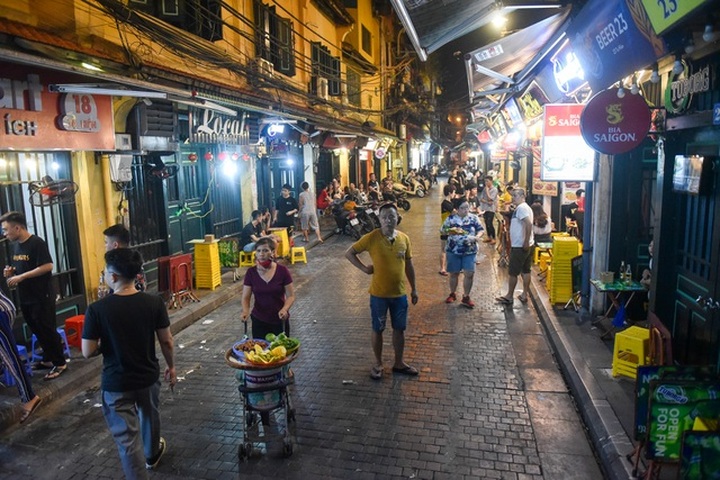 Hàng quán phố cổ thi nhau sang nhượng, đến Tạ Hiện cũng chung cảnh đìu hiu - 3