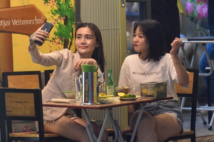 Hàng quán phố cổ thi nhau sang nhượng, đến Tạ Hiện cũng chung cảnh đìu hiu - 6