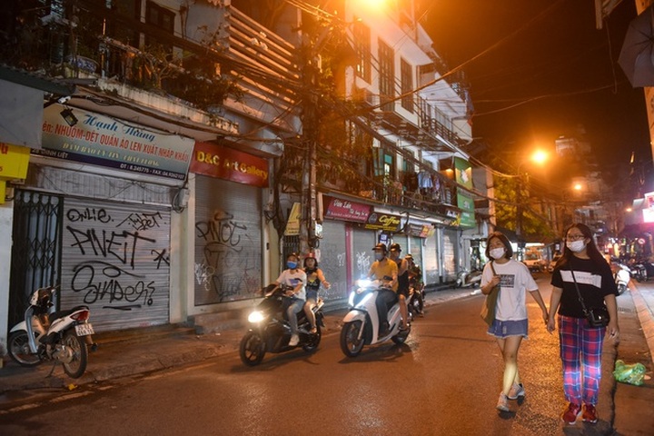 Hàng quán phố cổ thi nhau sang nhượng, đến Tạ Hiện cũng chung cảnh đìu hiu - 10