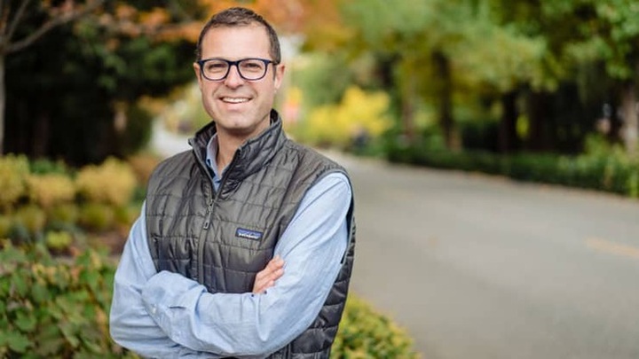 Hé lộ lý do cựu CEO Starbuck từ chức để về dẫn dắt công ty khởi nghiệp - 1