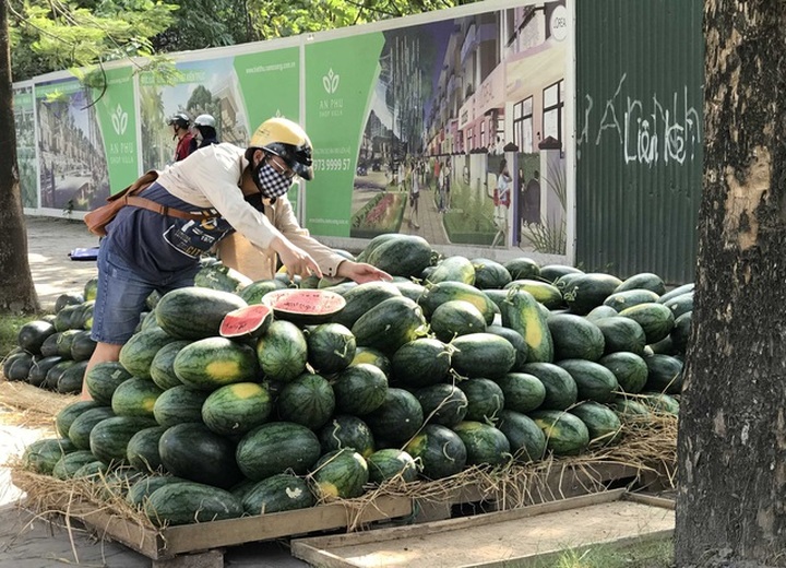 Hoa quả siêu rẻ tràn vỉa hè: Người tiêu dùng cẩn thận tránh sập bẫy - 2
