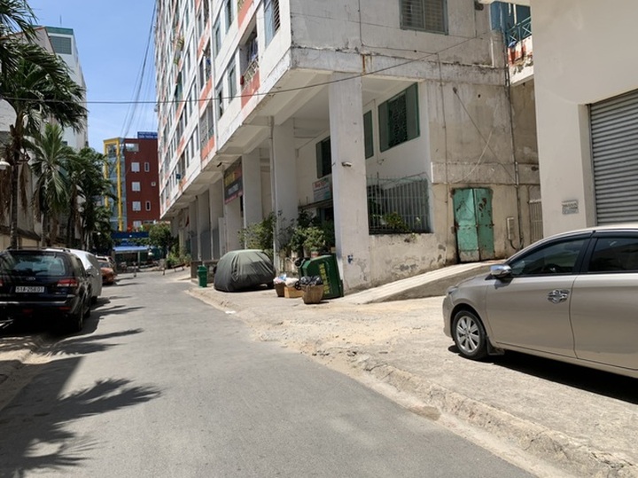 Hơn 1.000 cư dân khu cách ly được phục vụ ăn uống miễn phí - 5