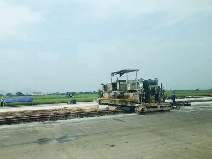 Hơn 1.400 người, 200 máy móc thi công dự án hàng không theo “lệnh” khẩn cấp - 5
