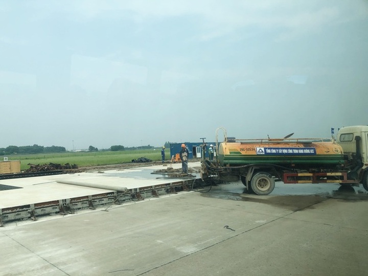 Hơn 1.400 người, 200 máy móc thi công dự án hàng không theo “lệnh” khẩn cấp - 9