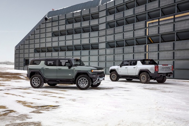 Hummer EV SUV mỗi lần sạc điện chạy được gần 500km - 12