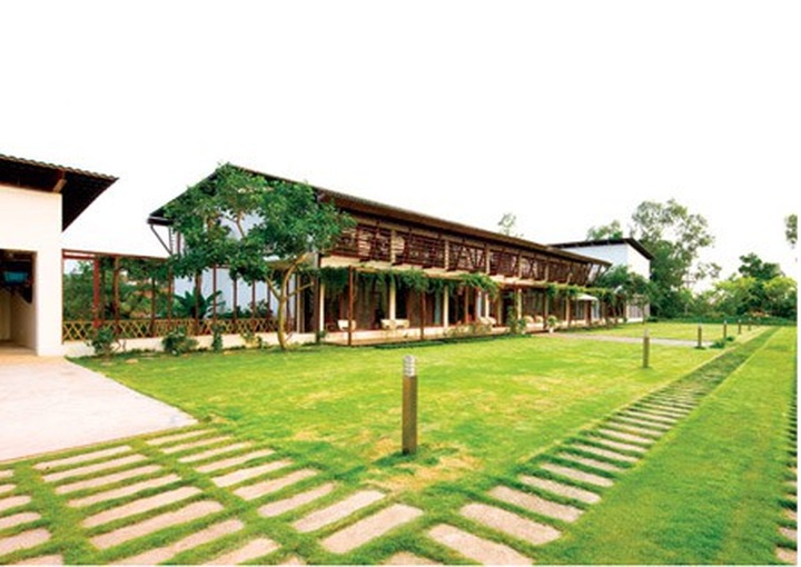 Từ năm 2013, Sở Tài nguyên và Môi trường Hà Nội đã đề cập tới những công trình trái phép của gia đình ca sĩ Mỹ Linh tại buổi giao ban báo chí