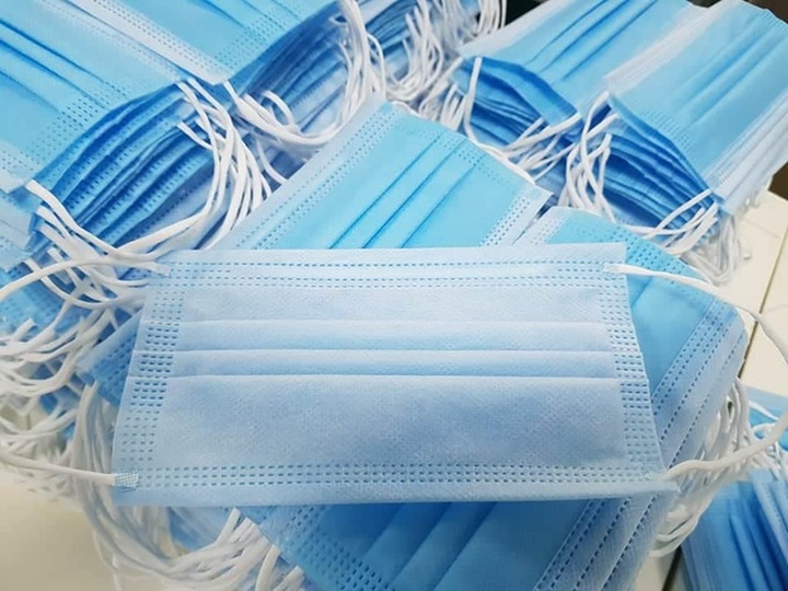 Khẩu trang đột ngột giảm giá, dân buôn lỗ nặng, khóc thét vì ôm hàng - 1