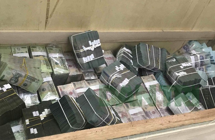 Cơ quan chức năng thu giữ số tiền lớn của Phan Sào Nam.