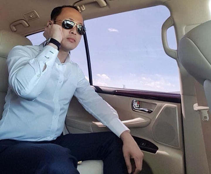 Khoe núi tiền tươi, đeo vàng khắp người: Đại gia chơi ngông rồi xộ khám - 2