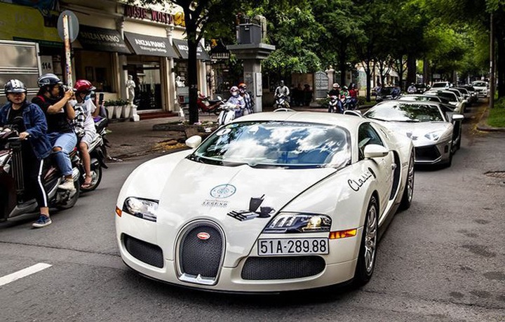 
Dàn siêu xe trên hành trình tặng sách xuyên Việt 
