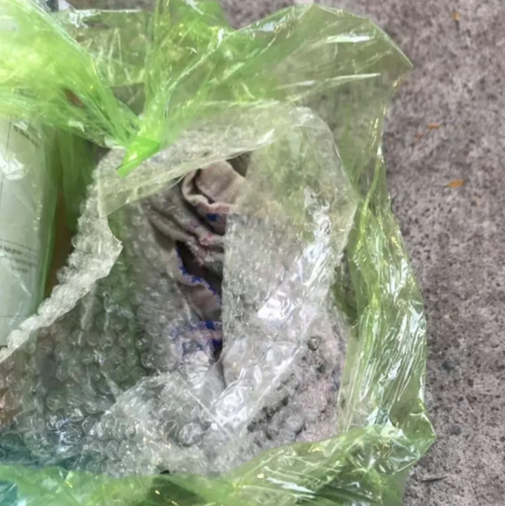 Không đặt mua hàng, cô hiệu trưởng mất nửa triệu đồng cho mớ... giẻ lau, giấy lộn - 3