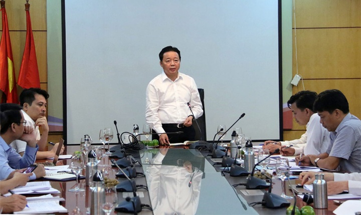 Cảng biển Việt Nam dồn ứ hàng vạn container phế liệu