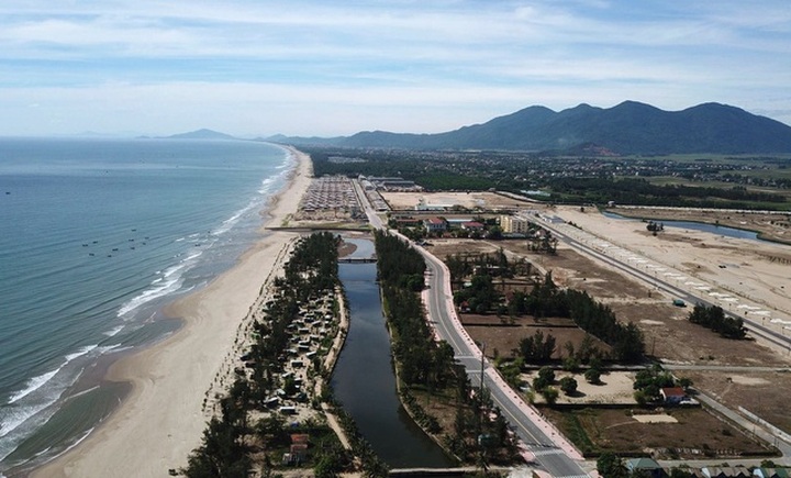 Khu du lịch biển Xuân Thành hoang tàn sau nhiều năm vắng bóng du khách - 2