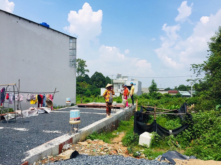 UBND TP.HCM kiến nghị Thủ tướng Chính phủ và Bộ Xây dựng bỏ giấy phép xây dựng nhà ở riêng lẻ cho người dân. Ảnh: V.D