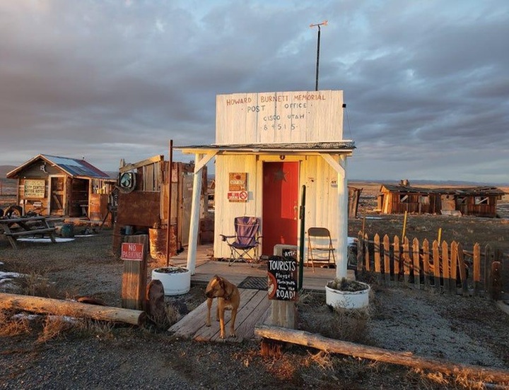 Lạ lùng cô gái bỏ tiền mua cả thị trấn ma ở ẩn, tránh khói bụi đô thị - 4