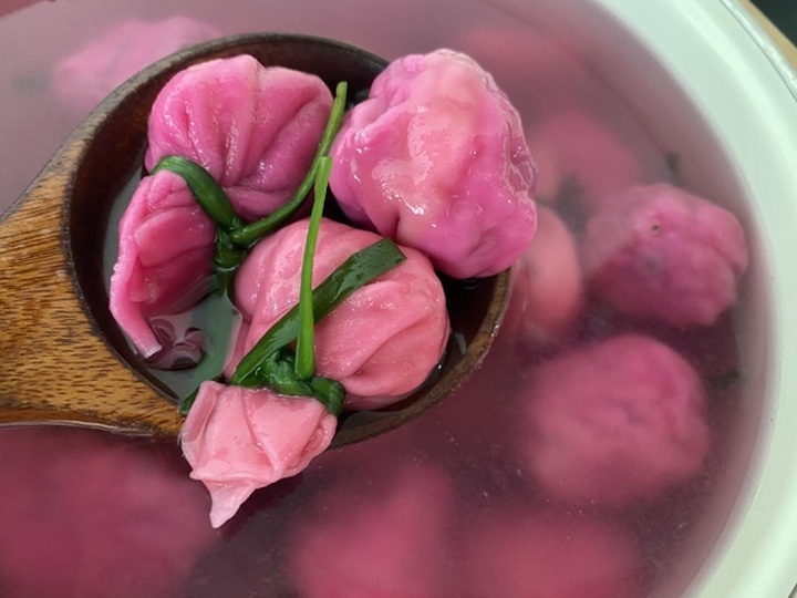 Làm hoành thánh bằng thanh long ruột đỏ bán không kịp nghỉ tay - 4