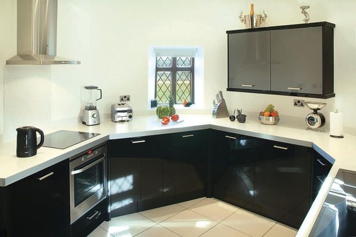 Lâu đài trung cổ tuyệt đẹp từ thế kỷ 18 với những tòa tháp và sân bay trực thăng được rao bán với giá 1,25 triệu bảng - 4