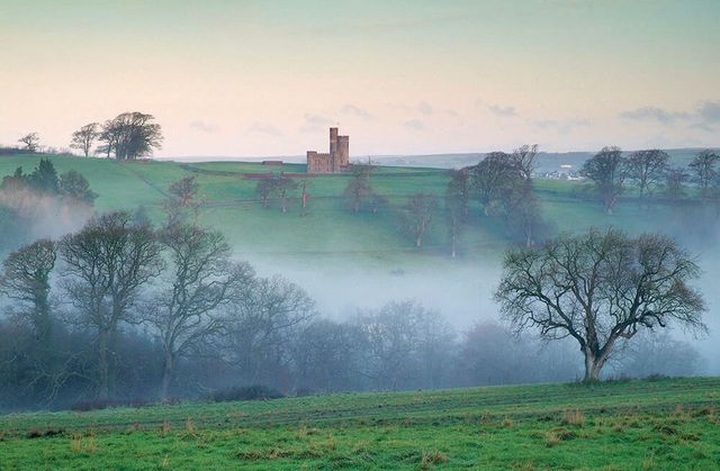 Lâu đài trung cổ tuyệt đẹp từ thế kỷ 18 với những tòa tháp và sân bay trực thăng được rao bán với giá 1,25 triệu bảng - 7