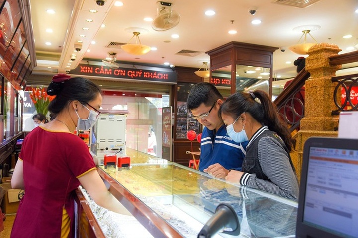 Liên tiếp lập kỷ mục mới, giá vàng dự báo lên 56 triệu đồng/lượng - 1