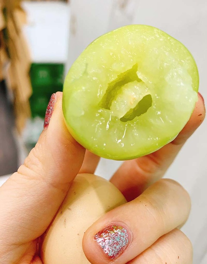 Loại nho to hơn trứng gà: Giá 7 triệu đồng/chùm, có tiền khó mua - 3