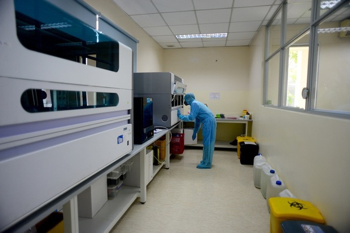 Loạn giá máy xét nghiệm Covid-19: 8 tỷ hay 2 tỷ đồng? - 1