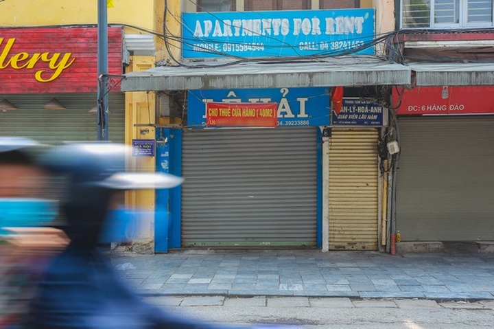 Loạt cửa hàng ở Hà Nội trả mặt bằng, chủ nhà méo mặt tìm khách thuê - 4
