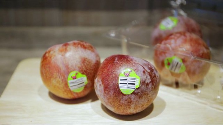 Mận “khủng long” nhập khẩu Úc to như quả đấm, chị em tranh nhau mua ăn để giảm cân - 3