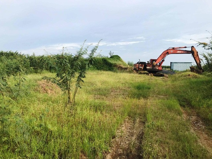 Dự án Khu thương mại, biệt thự và chung cư cao cấp 267ha tại xã Long Hậu (Cần Giuộc, Long An) cũng bị các công ty môi giới quảng cáo và thu tiền khách trái phép