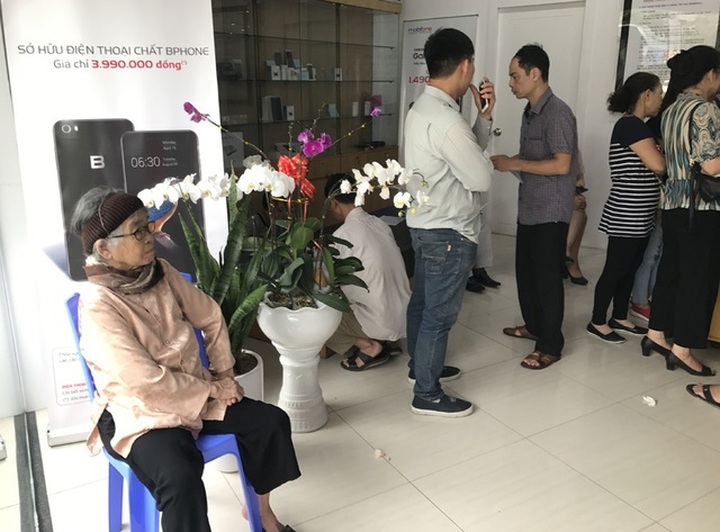 Một quyết định thay đổi số phận cả triệu điện thoại cục gạch - 2