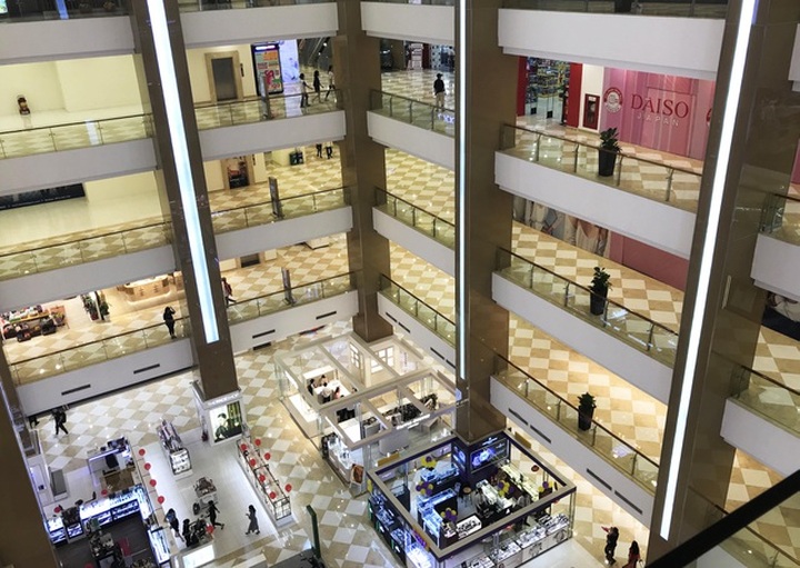 Mùa Black Friday lạ lùng: Quán hàng đìu hiu, ế khách chưa từng có - 1